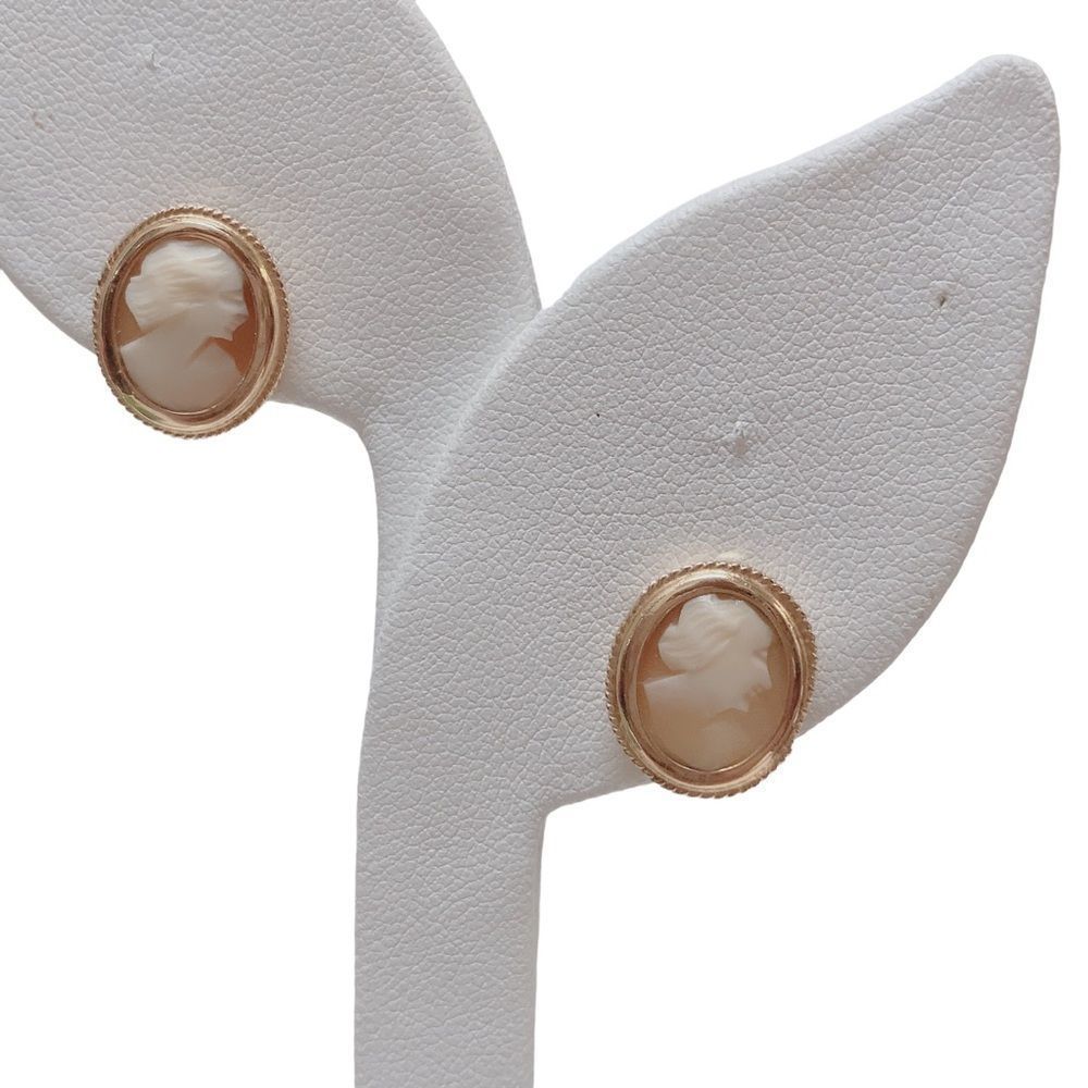 Vintage 14k Yellow Gold Cameo Stud Earrings